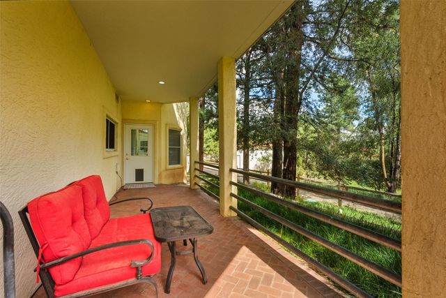 10 Terry Lane, Los Alamos, NM 87544