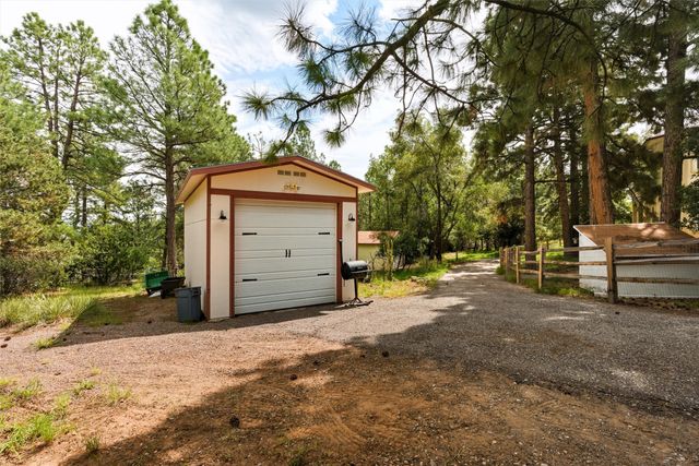 10 Terry Lane, Los Alamos, NM 87544