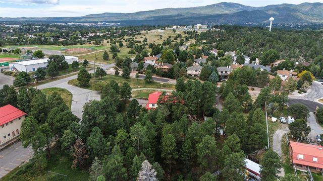 10 Terry Lane, Los Alamos, NM 87544