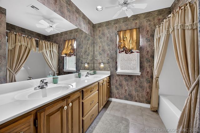 9305 N 101st East Avenue, Owasso, OK 74055