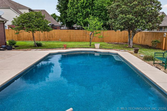 9305 N 101st East Avenue, Owasso, OK 74055