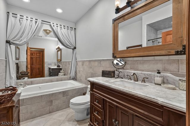 82 W 34Th St 2, Bayonne City, NJ 07002