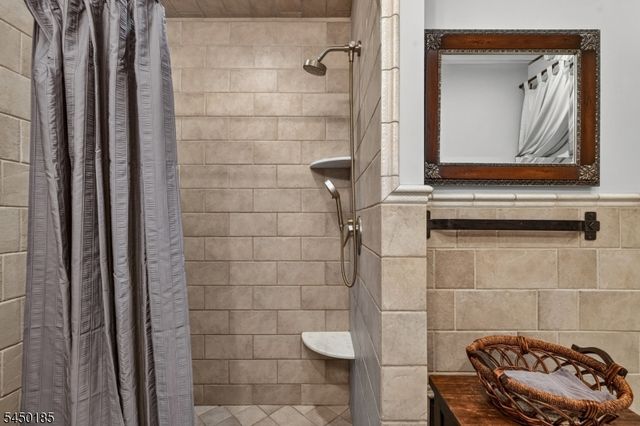 82 W 34Th St 2, Bayonne City, NJ 07002