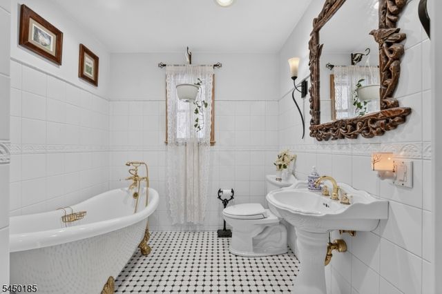 82 W 34Th St 2, Bayonne City, NJ 07002