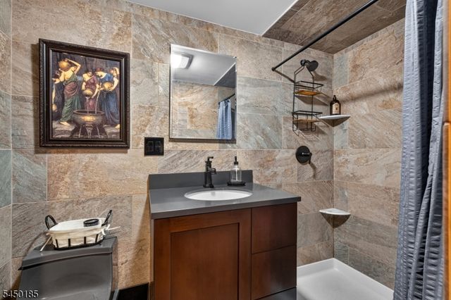 82 W 34Th St 2, Bayonne City, NJ 07002