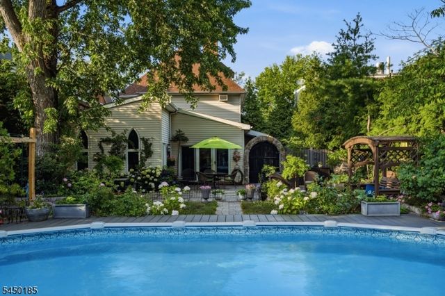 82 W 34Th St 2, Bayonne City, NJ 07002