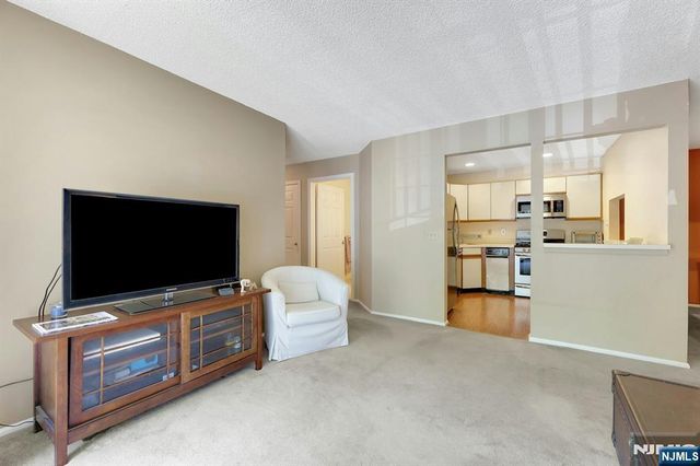 601 Lilac Lane, Mahwah, NJ 07430