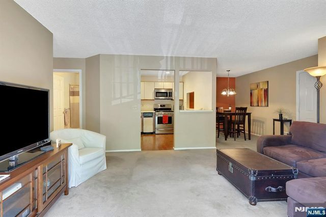 601 Lilac Lane, Mahwah, NJ 07430