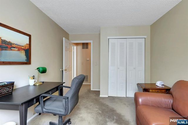 601 Lilac Lane, Mahwah, NJ 07430