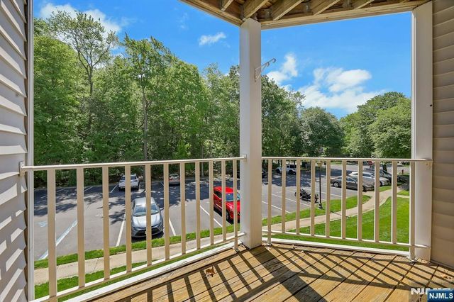 601 Lilac Lane, Mahwah, NJ 07430