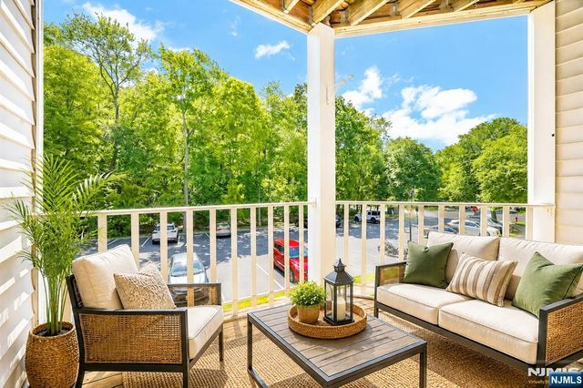 601 Lilac Lane, Mahwah, NJ 07430