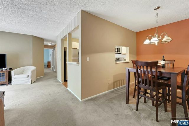 601 Lilac Lane, Mahwah, NJ 07430
