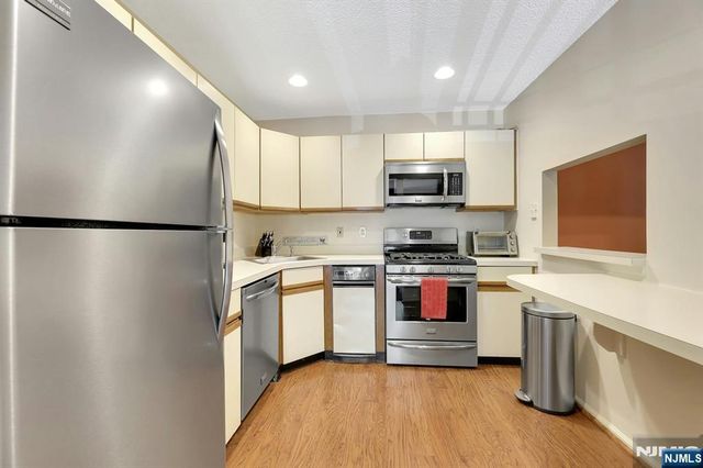 601 Lilac Lane, Mahwah, NJ 07430