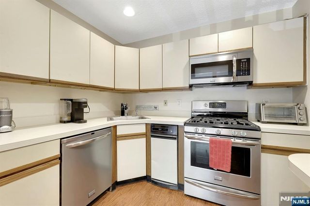 601 Lilac Lane, Mahwah, NJ 07430