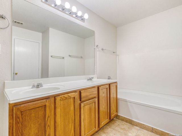 711 eagle, San Antonio, TX 78227