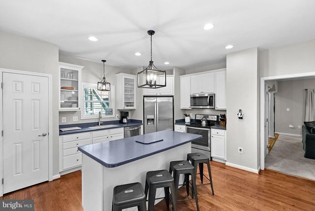 1534 LAKESIDE DR, Harpers Ferry, WV 25425