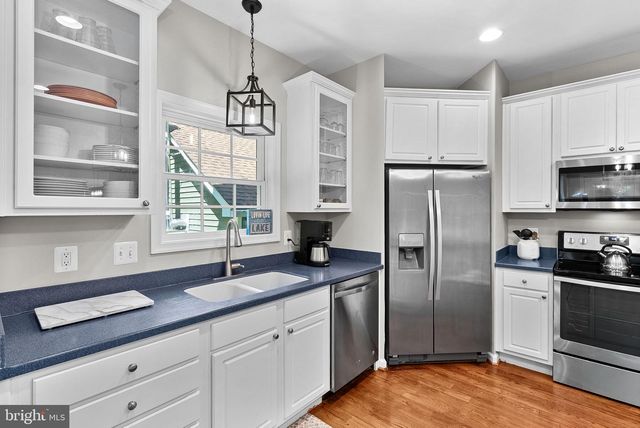 1534 LAKESIDE DR, Harpers Ferry, WV 25425
