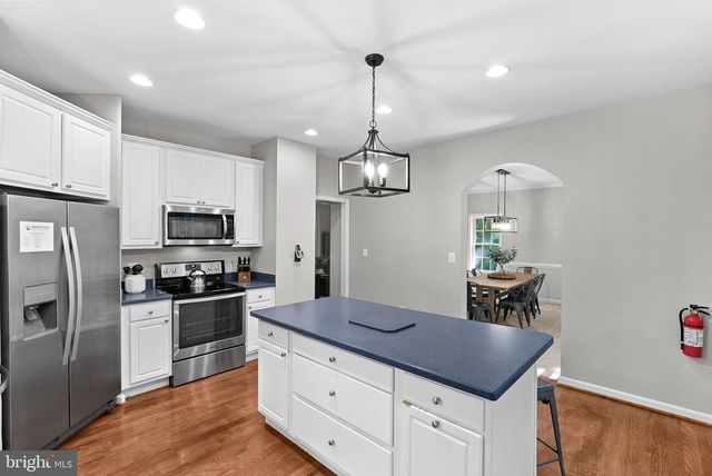 1534 LAKESIDE DR, Harpers Ferry, WV 25425
