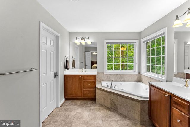 1534 LAKESIDE DR, Harpers Ferry, WV 25425