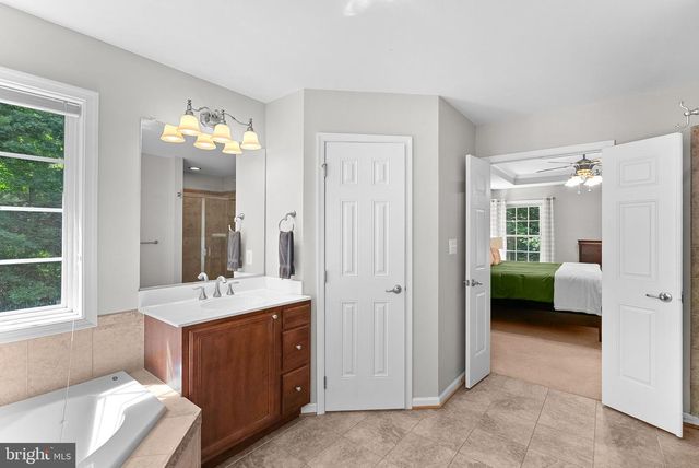 1534 LAKESIDE DR, Harpers Ferry, WV 25425