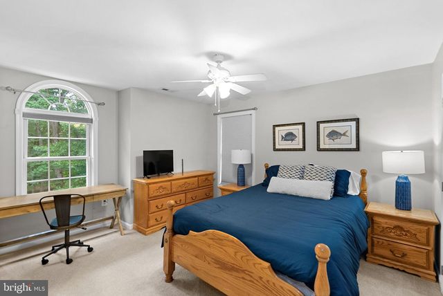 1534 LAKESIDE DR, Harpers Ferry, WV 25425