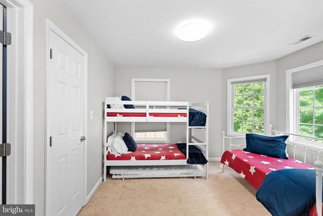 1534 LAKESIDE DR, Harpers Ferry, WV 25425