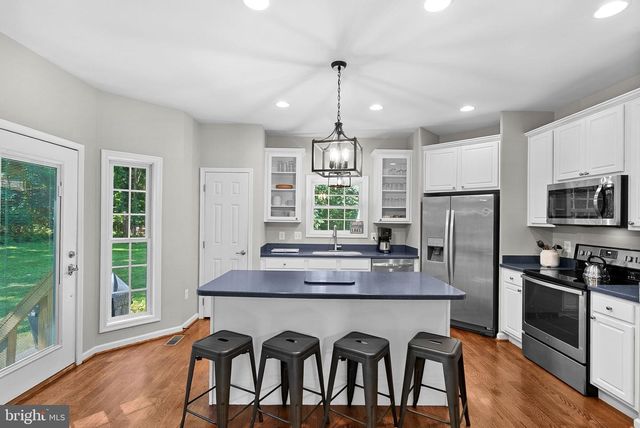1534 LAKESIDE DR, Harpers Ferry, WV 25425