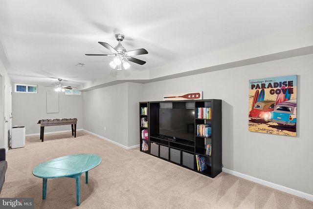 1534 LAKESIDE DR, Harpers Ferry, WV 25425