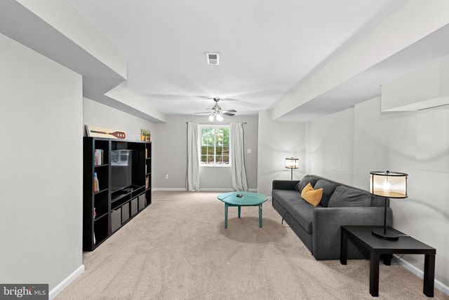 1534 LAKESIDE DR, Harpers Ferry, WV 25425