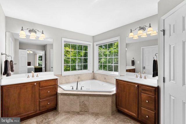 1534 LAKESIDE DR, Harpers Ferry, WV 25425