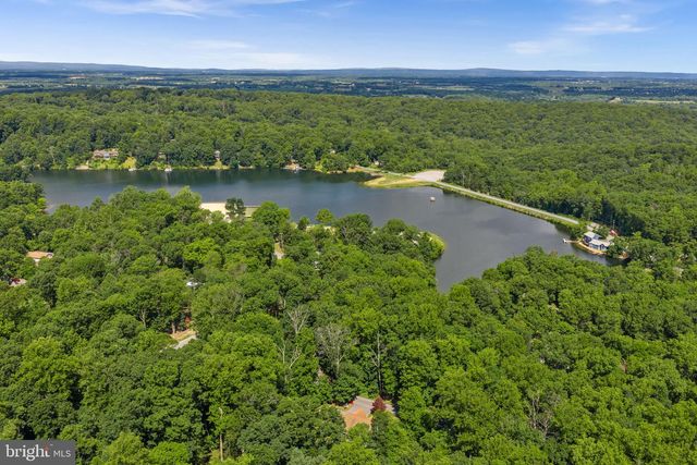 1534 LAKESIDE DR, Harpers Ferry, WV 25425