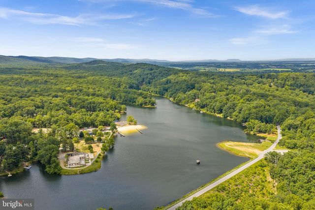 1534 LAKESIDE DR, Harpers Ferry, WV 25425