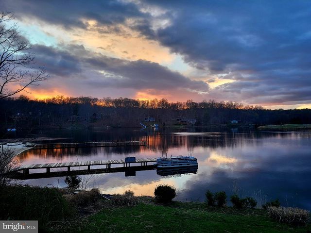 1534 LAKESIDE DR, Harpers Ferry, WV 25425