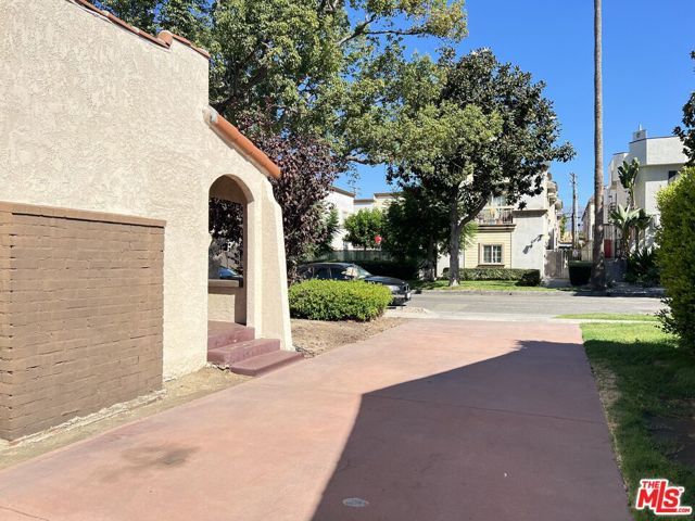 1320 Barrington Way, Glendale, CA 91206