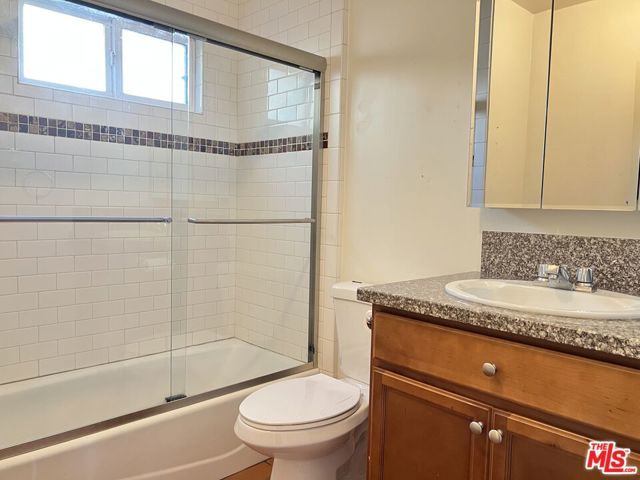 1320 Barrington Way, Glendale, CA 91206