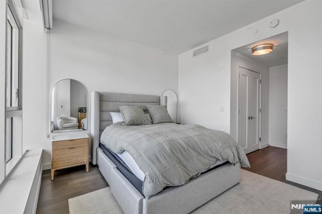 800 Ave At Port Imperial Boulevard 7030, Weehawken, NJ 07086