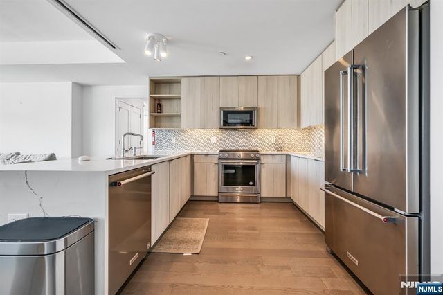 800 Ave At Port Imperial Boulevard 7030, Weehawken, NJ 07086