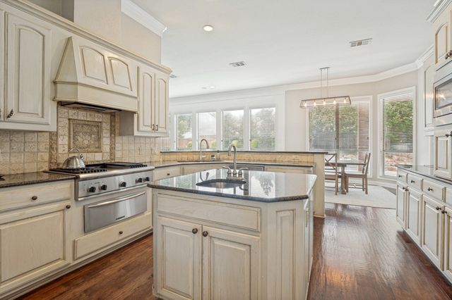 8 Hidden Lake Court, Mansfield, TX 76063