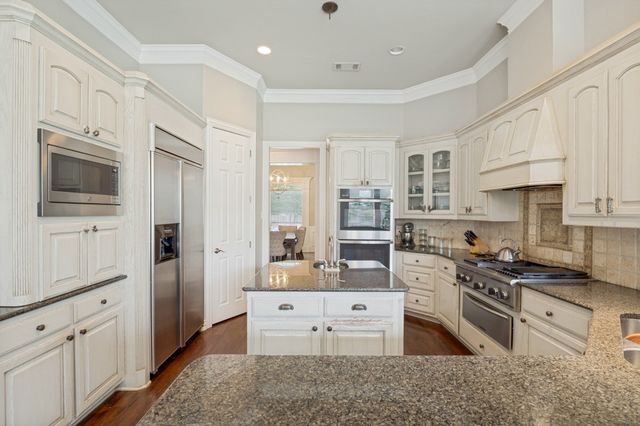 8 Hidden Lake Court, Mansfield, TX 76063