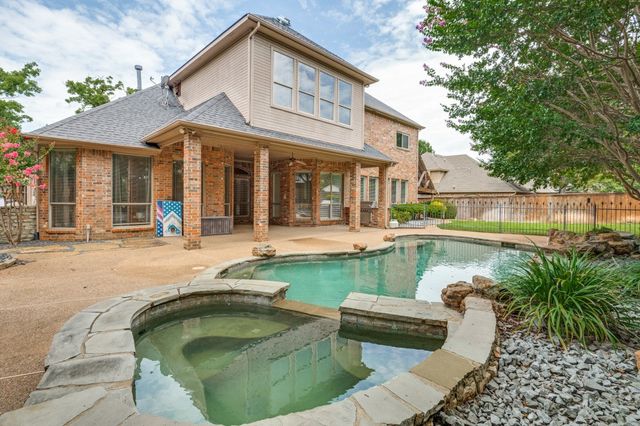 8 Hidden Lake Court, Mansfield, TX 76063