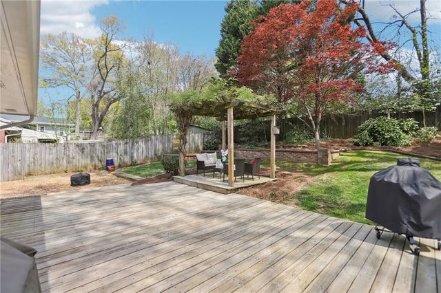 2233 Rando Lane NW, Atlanta, GA 30318