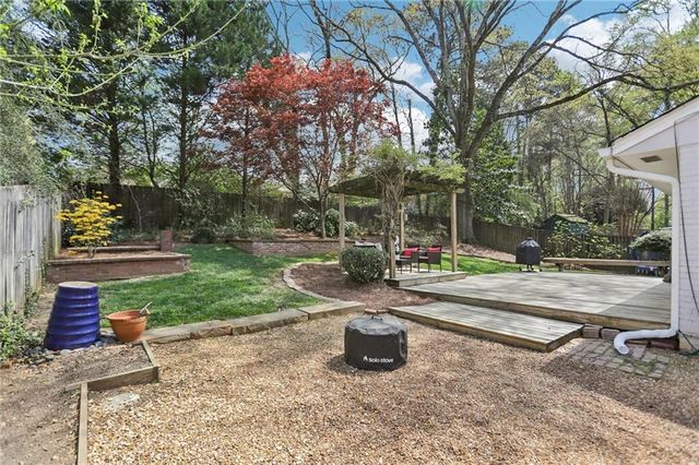 2233 Rando Lane NW, Atlanta, GA 30318