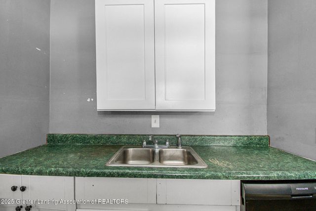 1537 Roselawn Avenue, Lansing, MI 48915