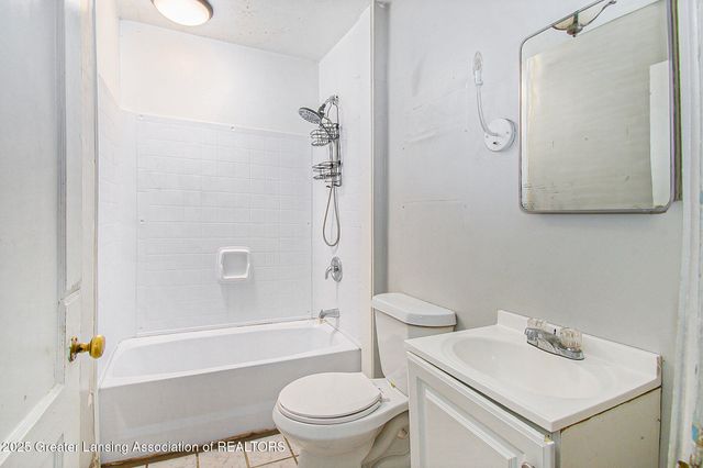 1537 Roselawn Avenue, Lansing, MI 48915