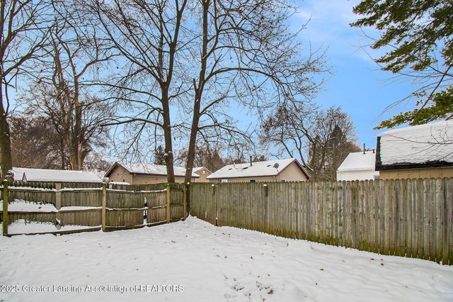 1537 Roselawn Avenue, Lansing, MI 48915