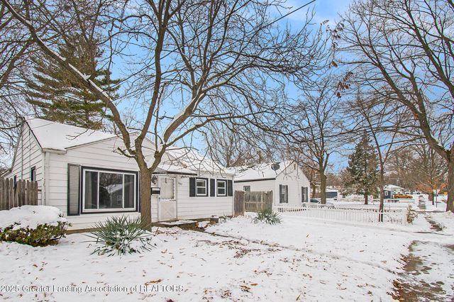 1537 Roselawn Avenue, Lansing, MI 48915