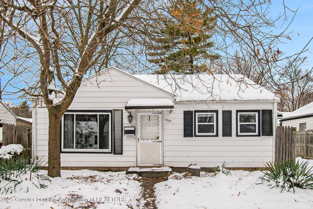 1537 Roselawn Avenue, Lansing, MI 48915