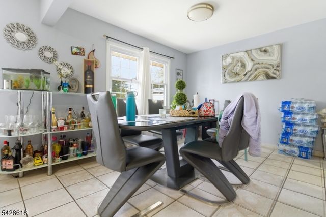 1129 E Henry St, Linden City, NJ 07036