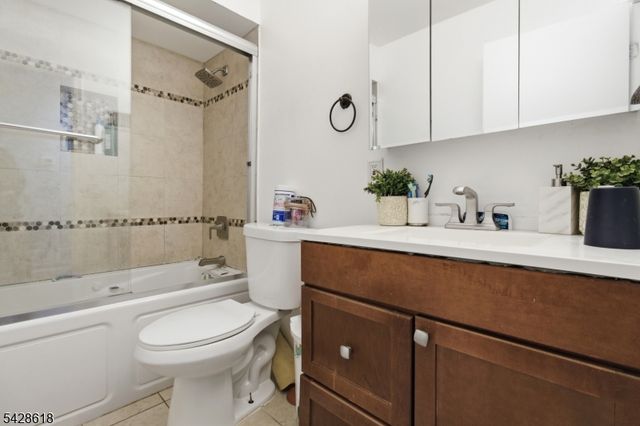 1129 E Henry St, Linden City, NJ 07036