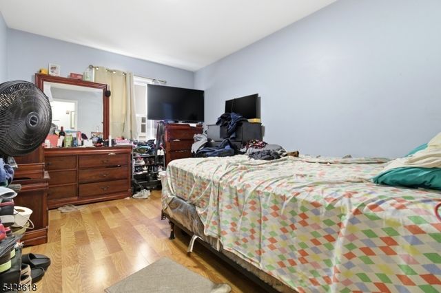 1129 E Henry St, Linden City, NJ 07036